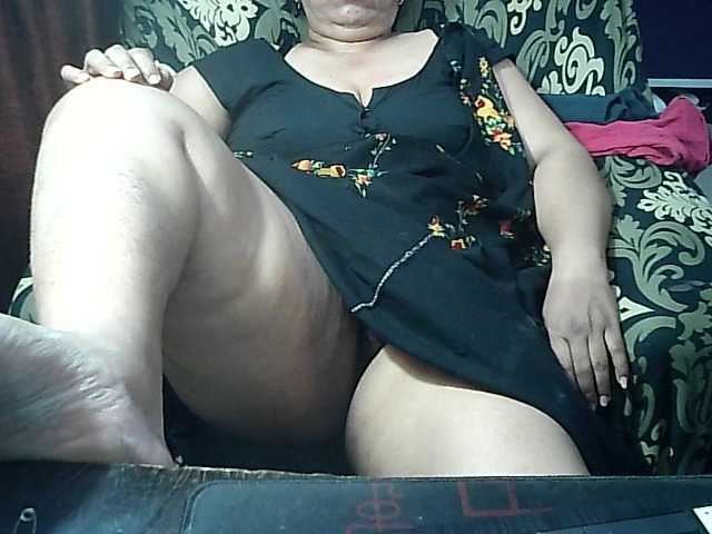 Indianbhabhimilf40 live cam on BongaCams