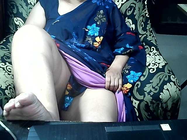 Indianbhabhimilf40 live cam on BongaCams