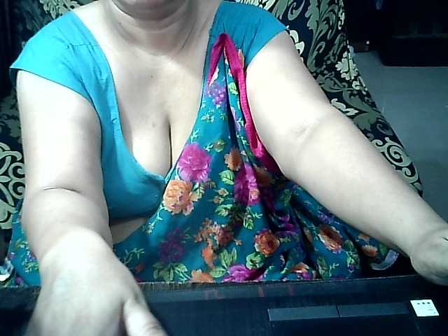 Indianbhabhimilf40 live cam on BongaCams