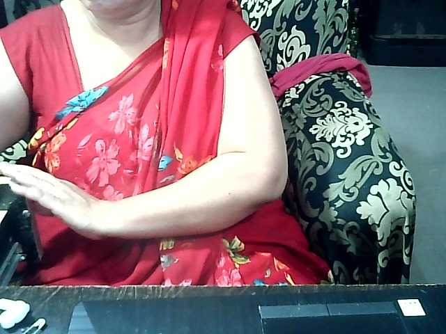 Indianbhabhimilf40 live cam on BongaCams