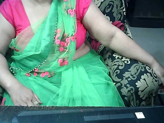 Indianbhabhimilf40 live cam on BongaCams