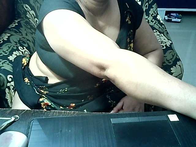 Indianbhabhimilf40 live cam on BongaCams