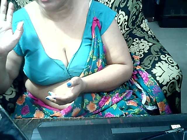 Indianbhabhimilf40 live cam on BongaCams