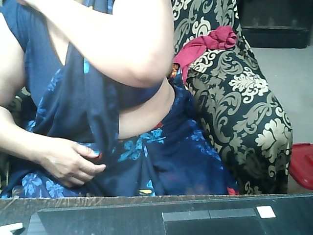 Indianbhabhimilf40 live cam on BongaCams