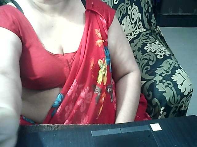 Indianbhabhimilf40 live cam on BongaCams