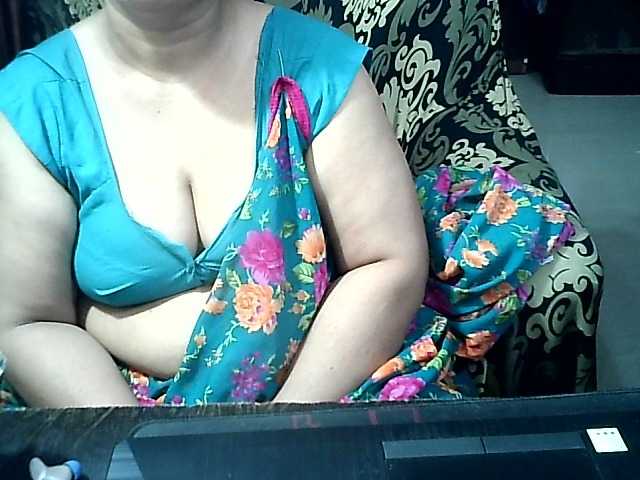 Indianbhabhimilf40 live cam on BongaCams