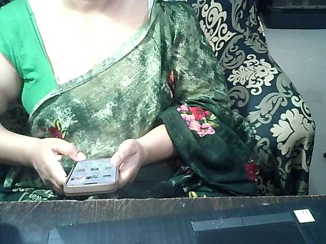 Indianbhabhimilf40 live webcam show