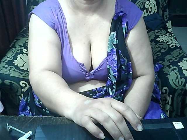 Indianbhabhimilf40 live cam on BongaCams