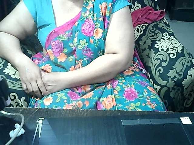 Indianbhabhimilf40 live cam on BongaCams