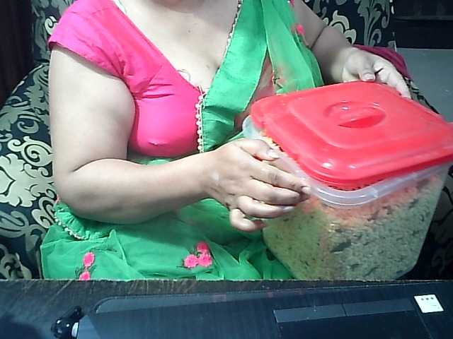 Indianbhabhimilf40 live cam on BongaCams