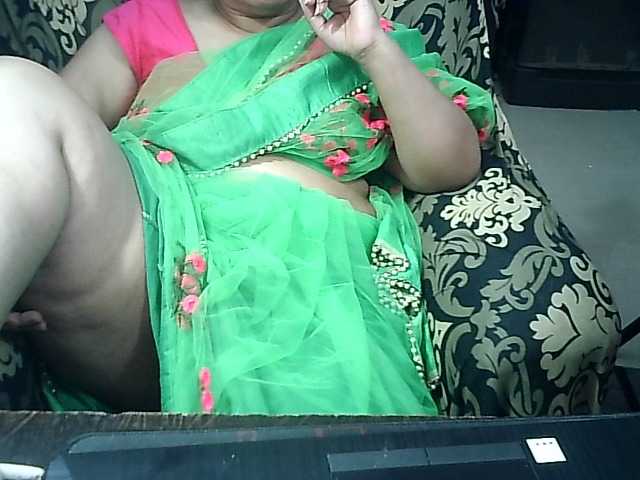 Indianbhabhimilf40 live cam on BongaCams