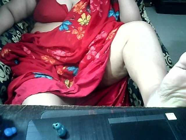 Indianbhabhimilf40 live cam on BongaCams