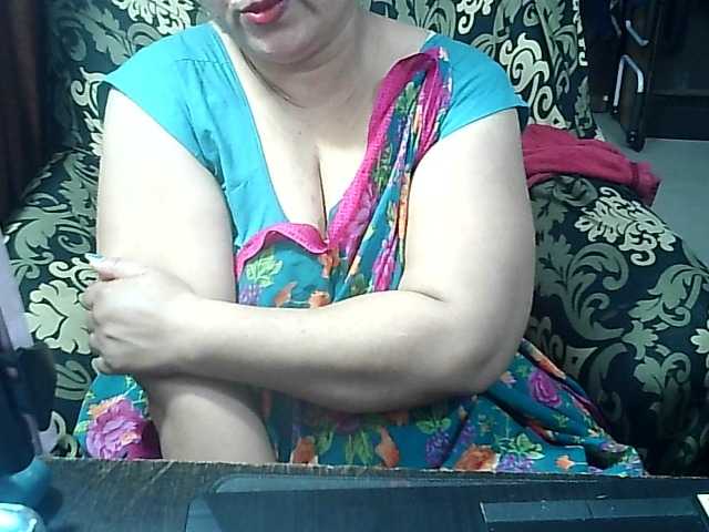 Indianbhabhimilf40 live cam on BongaCams