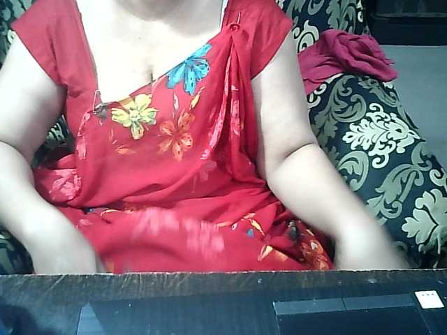 Indianbhabhimilf40 live cam on BongaCams