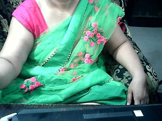 Indianbhabhimilf40 live cam on BongaCams