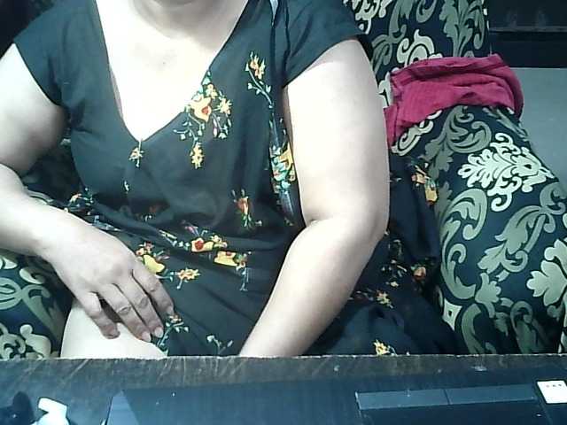 Indianbhabhimilf40 live cam on BongaCams