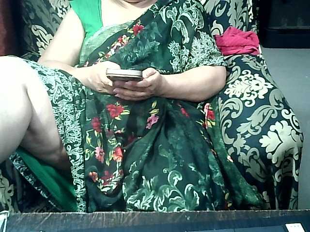 Indianbhabhimilf40 live webcam show
