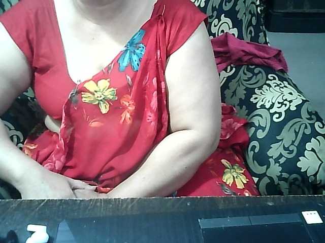 Indianbhabhimilf40 live cam on BongaCams