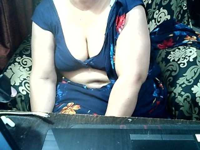 Indianbhabhimilf40 live cam on BongaCams