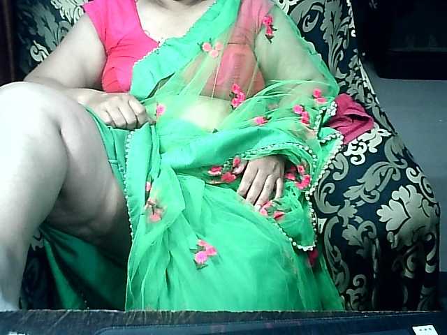 Indianbhabhimilf40 live cam on BongaCams