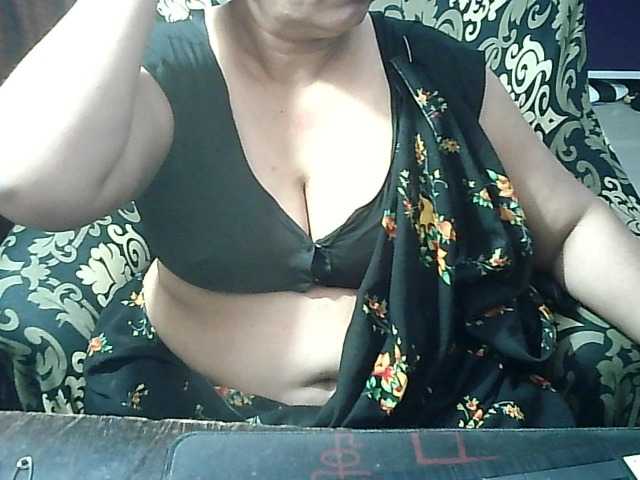 Indianbhabhimilf40 live cam on BongaCams