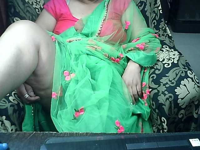 Indianbhabhimilf40 live cam on BongaCams