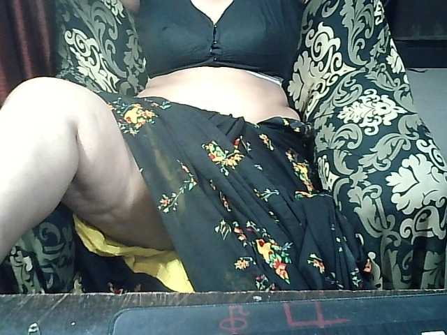 Indianbhabhimilf40 live cam on BongaCams