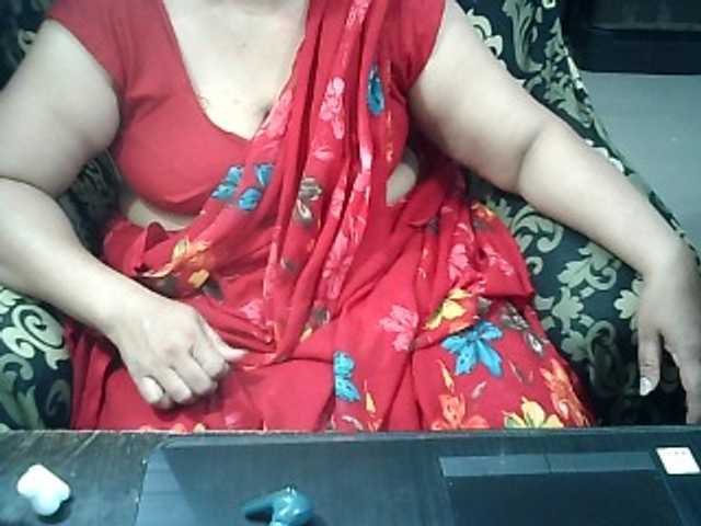 Indianbhabhimilf40 live cam on BongaCams