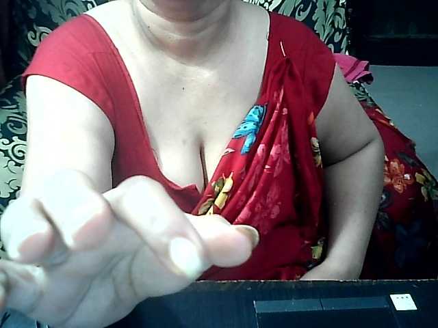 Indianbhabhimilf40 live cam on BongaCams
