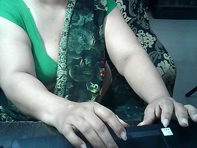 Indianbhabhimilf40 live cam on BongaCams