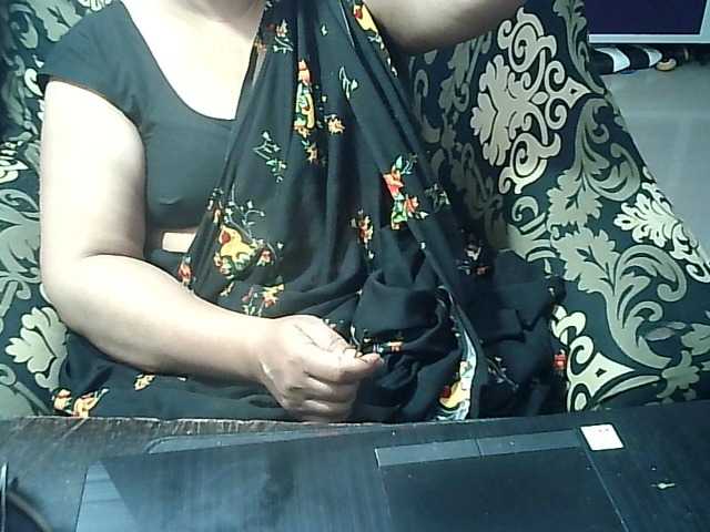 Indianbhabhimilf40 live cam on BongaCams