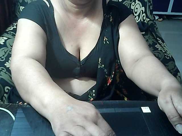 Indianbhabhimilf40 live cam on BongaCams
