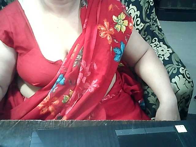 Indianbhabhimilf40 live cam on BongaCams
