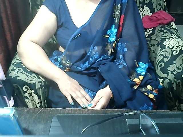 Indianbhabhimilf40 live cam on BongaCams