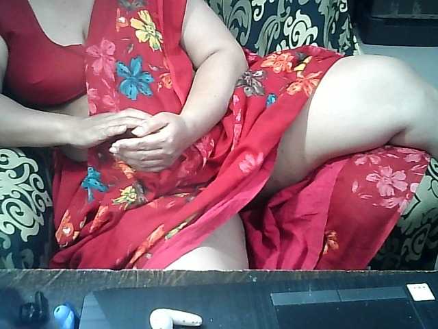 Indianbhabhimilf40 live cam on BongaCams