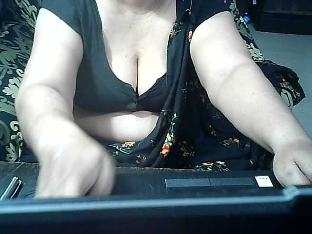 Indianbhabhimilf40 live cam on BongaCams