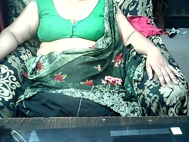 Indianbhabhimilf40 live cam on BongaCams