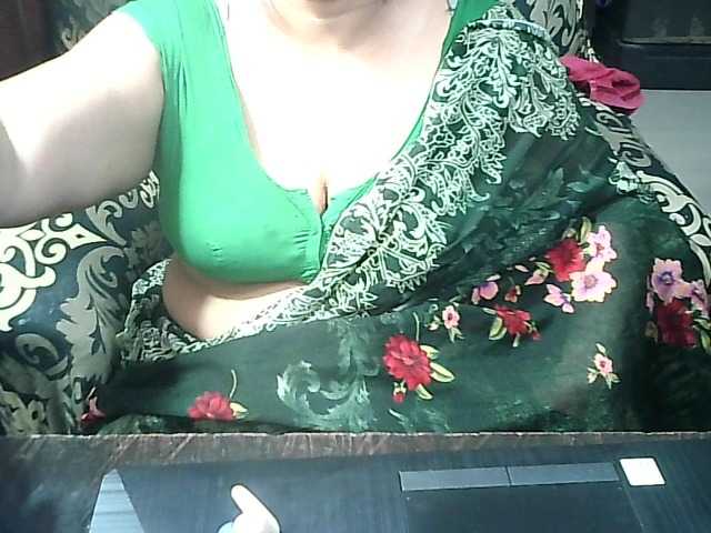 Indianbhabhimilf40's BongaCams show and profile