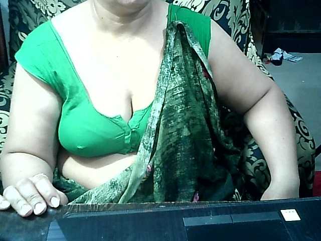 Indianbhabhimilf40 live cam on BongaCams