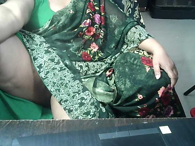 Indianbhabhimilf40 live webcam show