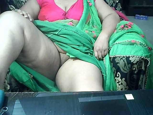 Indianbhabhimilf40 live cam on BongaCams