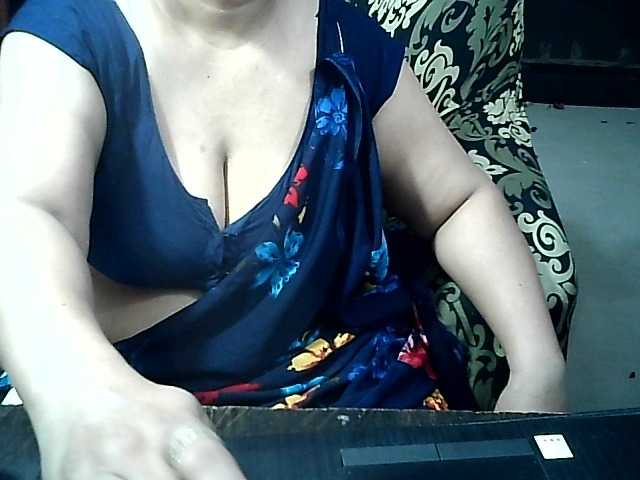 Indianbhabhimilf40 live cam on BongaCams