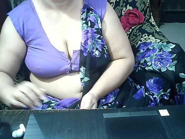 Indianbhabhimilf40 live cam on BongaCams