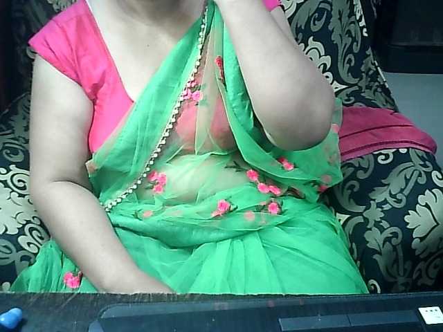 Indianbhabhimilf40 live cam on BongaCams