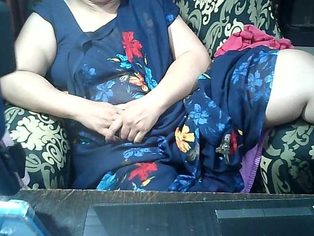 Indianbhabhimilf40 live cam on BongaCams