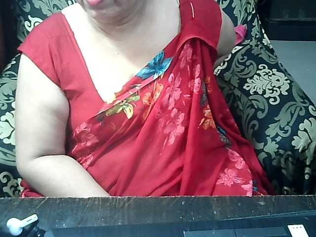 Indianbhabhimilf40 live cam on BongaCams