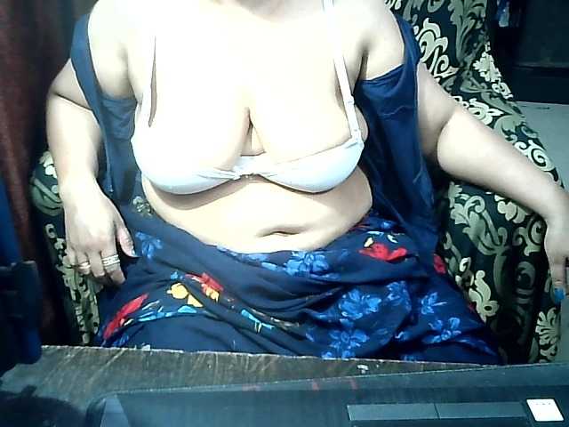 Indianbhabhimilf40 live cam on BongaCams