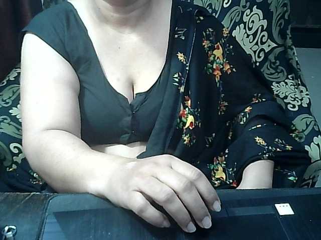 Indianbhabhimilf40 live cam on BongaCams