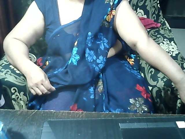 Indianbhabhimilf40 live cam on BongaCams