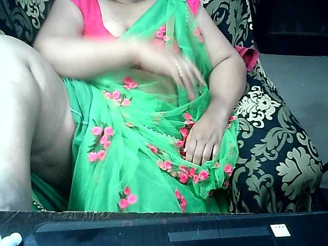 Indianbhabhimilf40 live cam on BongaCams
